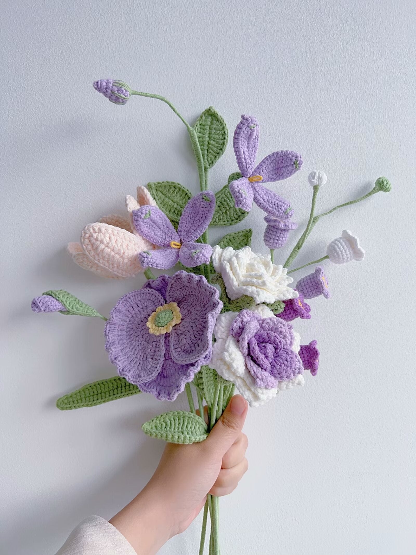 Apugust Birth month Bouquet-purple+white