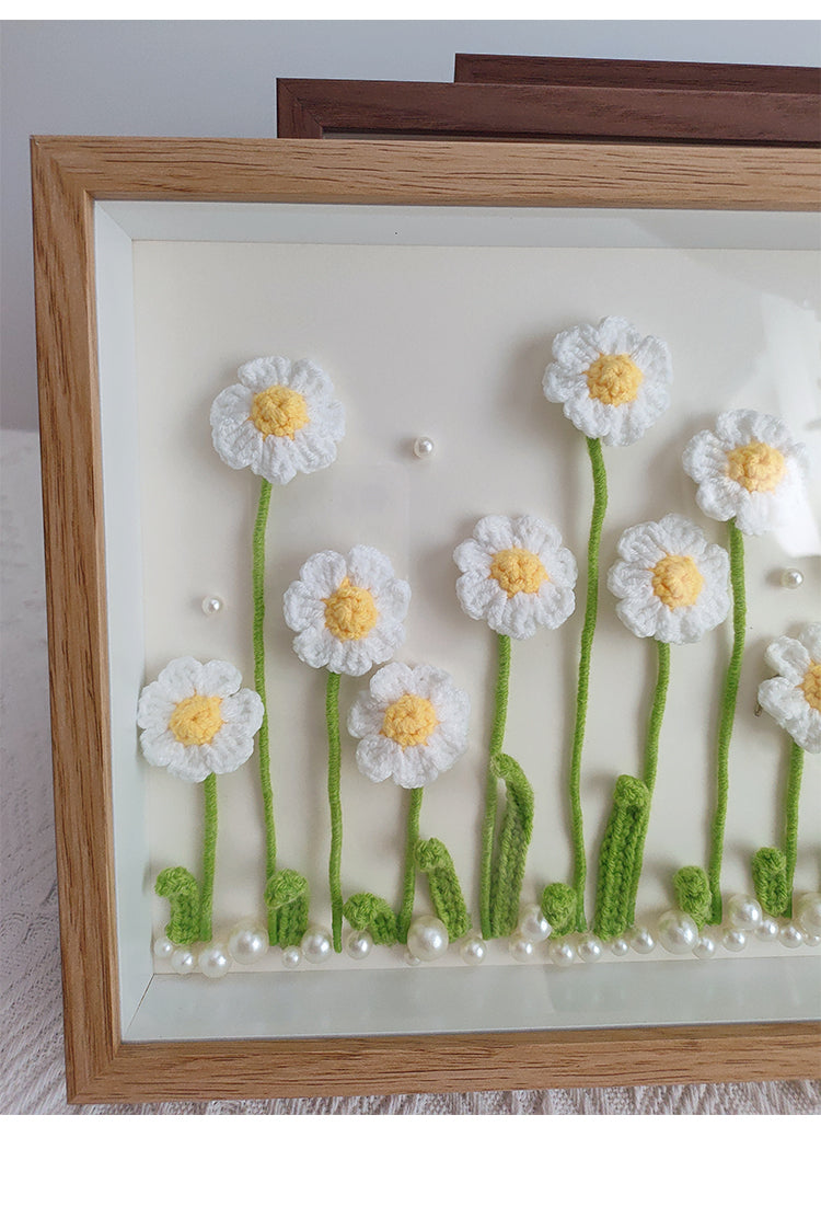 Handmade Crochet Daisy Frame – Simple Charm with Timeless Beauty