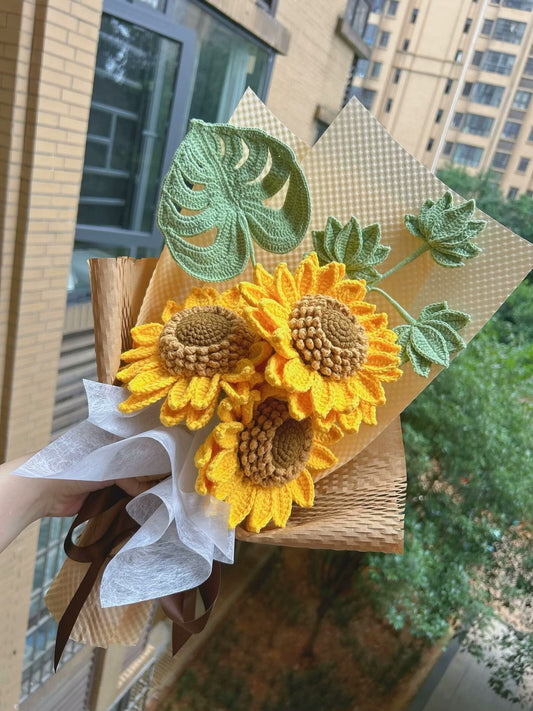 Handmade Crochet Sunflower Bouquet – Radiant Joy and Timeless Beauty