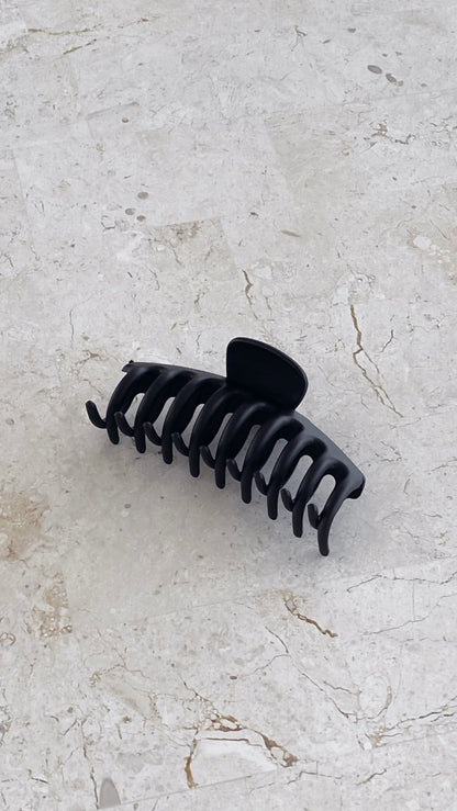 Regina Matte Claw Clip - Black