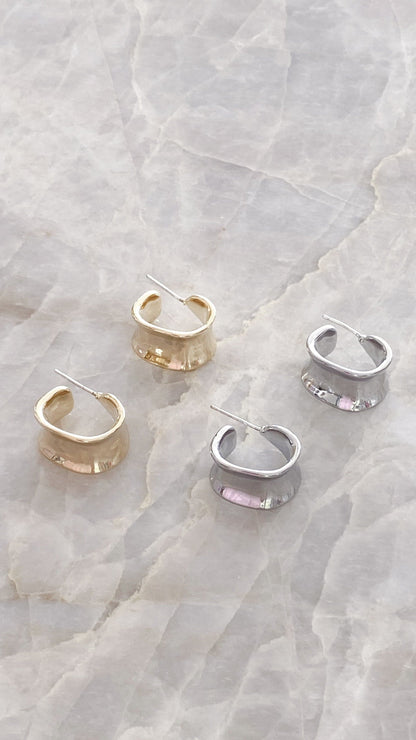 Erin Hoop Earrings - Gold