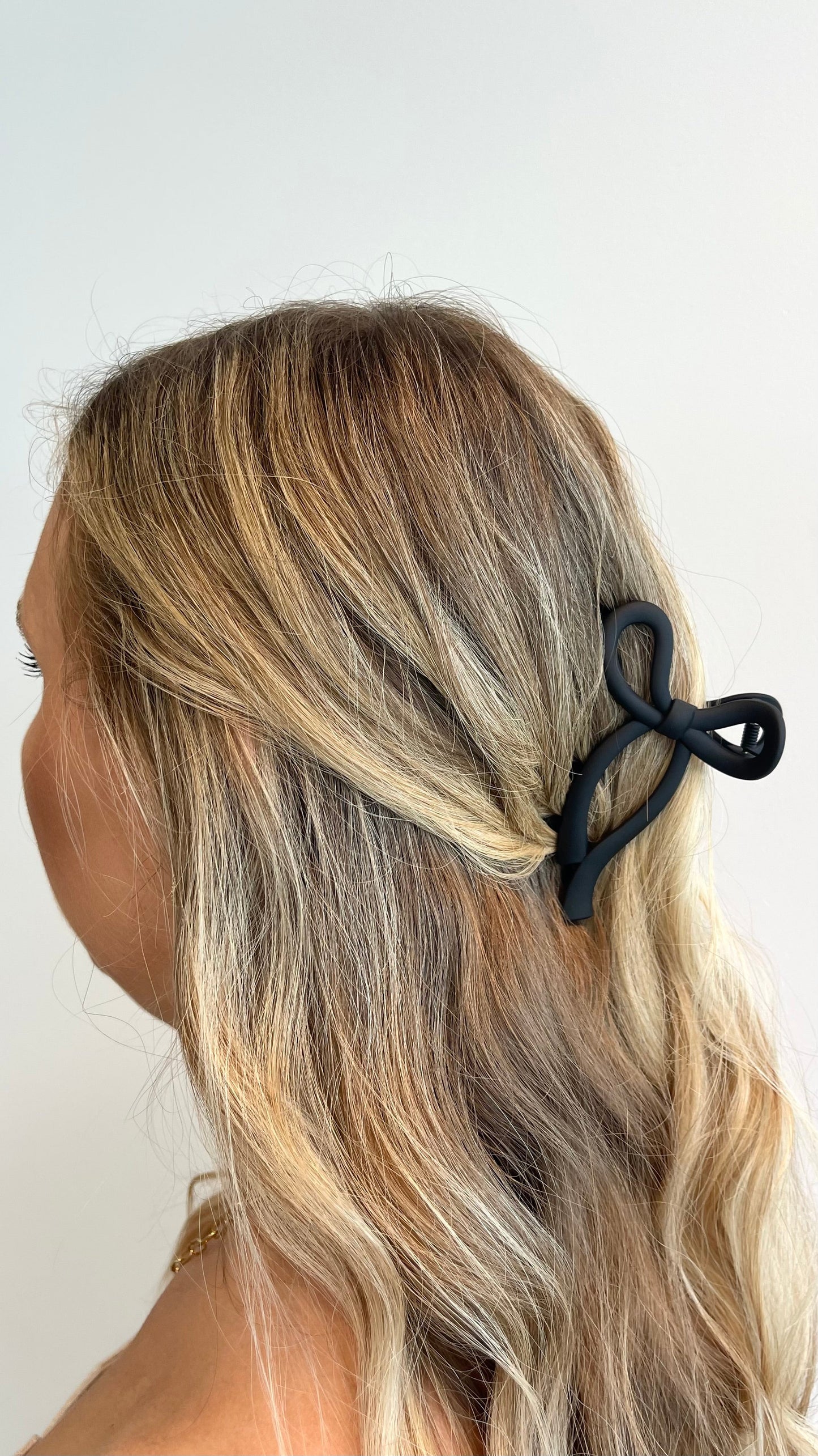 Matte Bow Claw Clip - Black